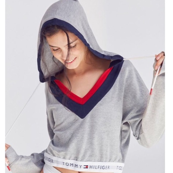 SOLD Tommy Hilfiger Grey Cropped Sweater - Picture 6 of 7